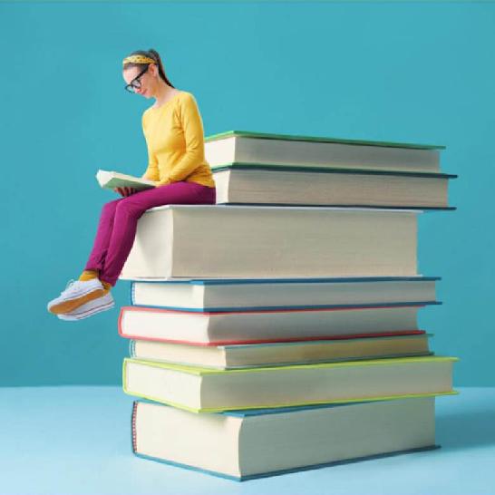 Редактирование книги возле компьютера